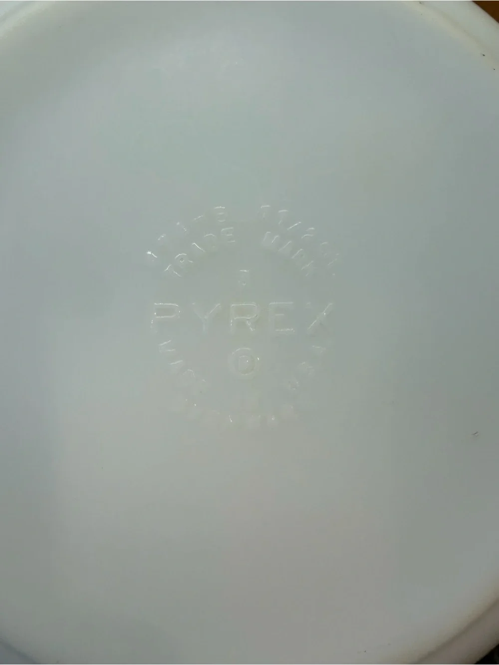 Pyrex White 1 1/2 Quart Milk Glass Casserole with Orange Star Pattern